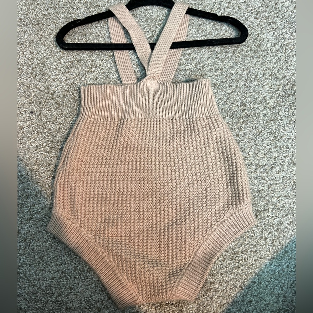 EUC Coco Blanc Taupe knit Romper 2T
